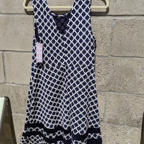 NWT Patterned Ladies Dress - Picture 3 of 6
